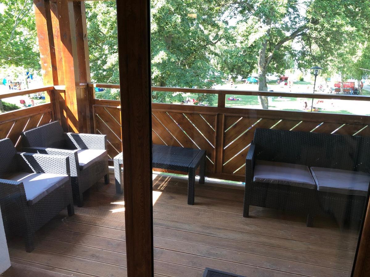 Beachfront Studio Apartman Aparthotel Balatonfuzfo Luaran gambar