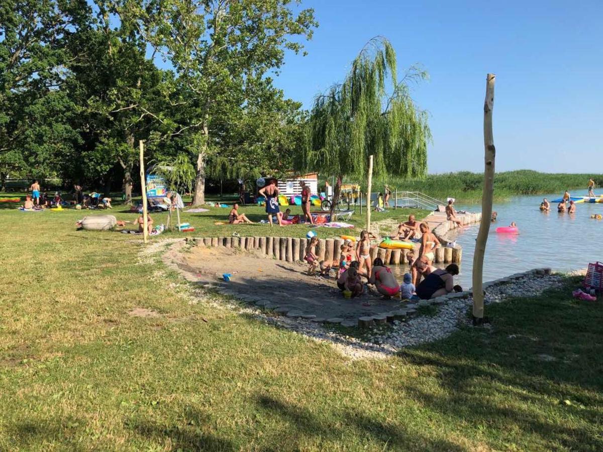 Beachfront Studio Apartman Aparthotel Balatonfuzfo Luaran gambar